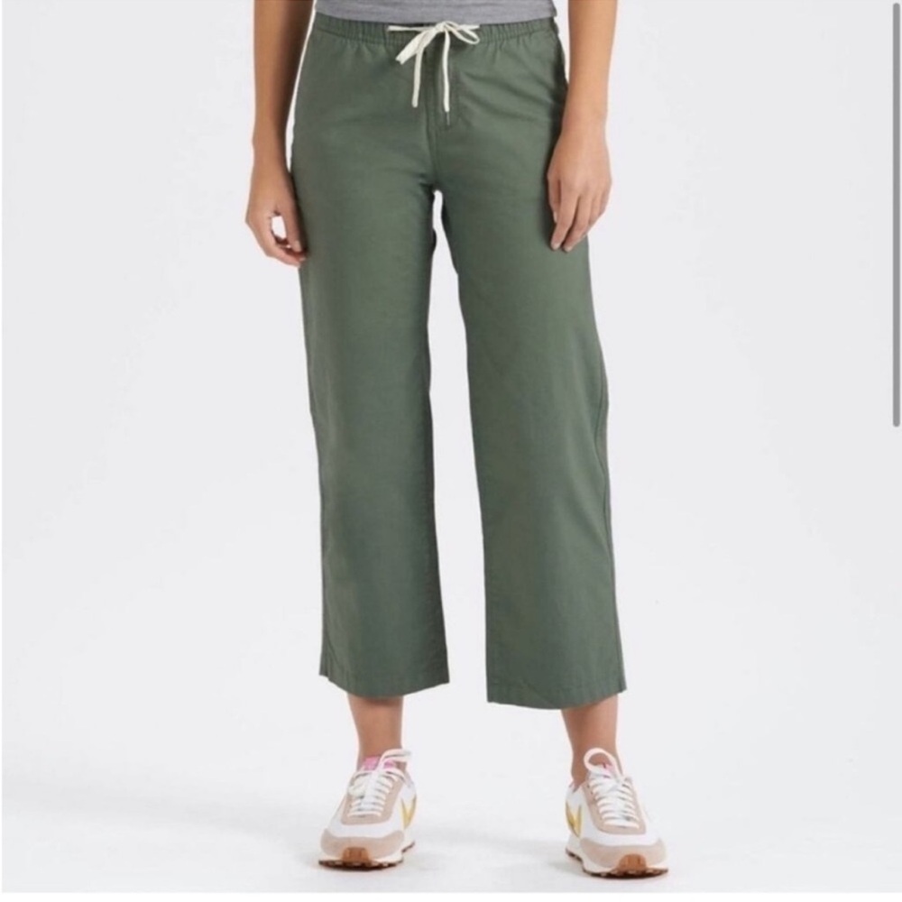 Vuori Women’s Olive Ripstop Cargo Pants Size M Wide Leg New Green Crop Capri